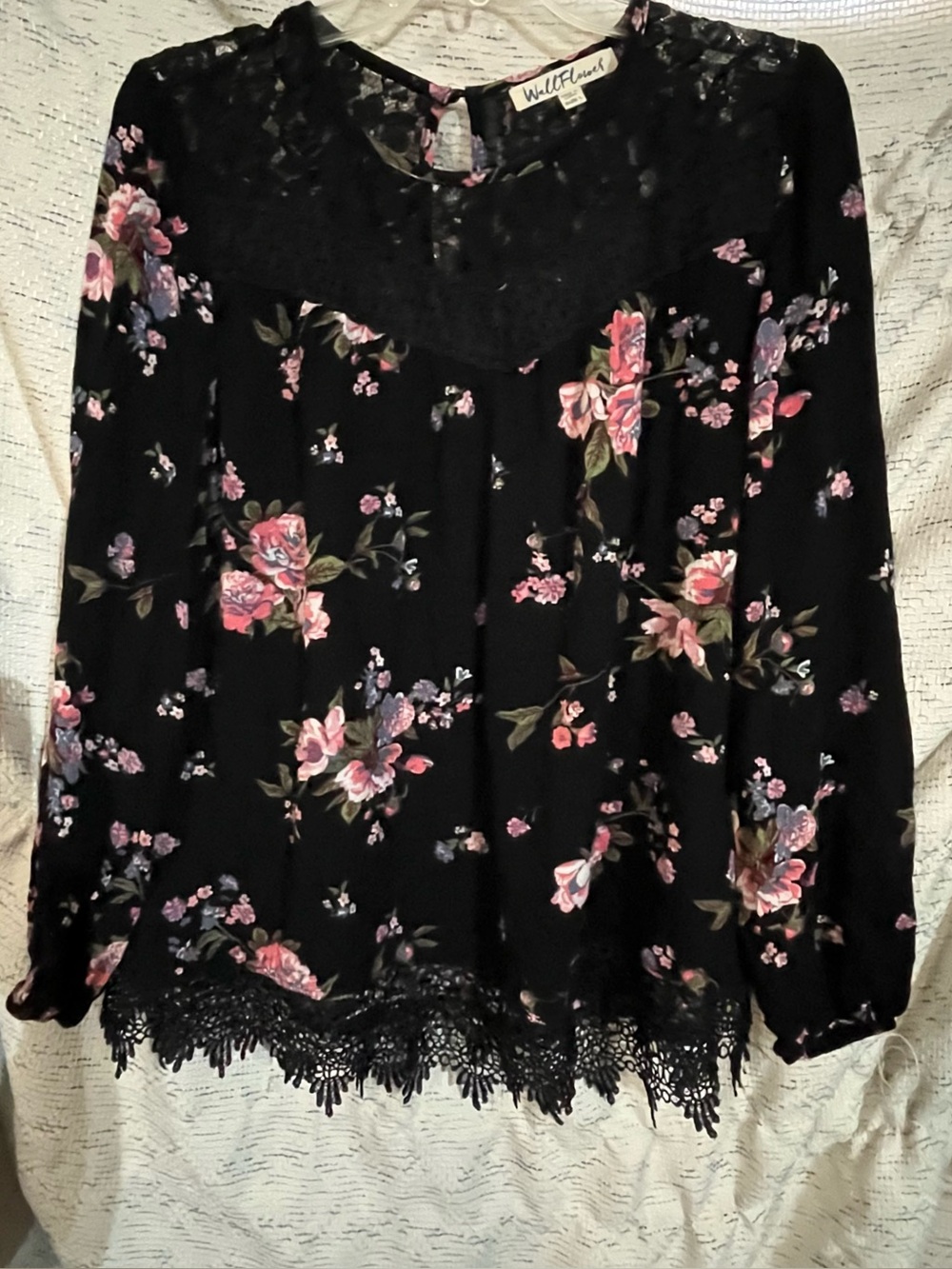 WALLFLOWER-women’s black/floral print long sleeve back-buttoned blouse shirt LRG